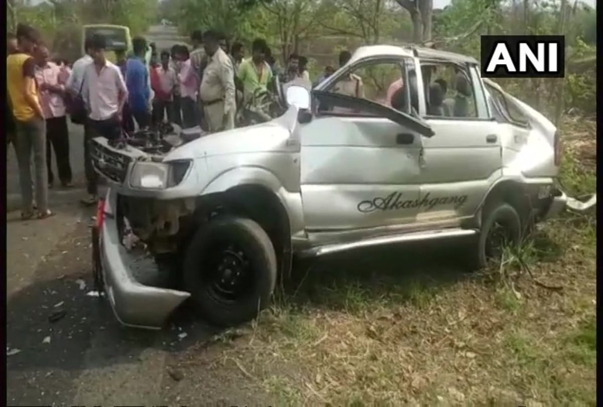  Karnataka: 4 killed in a collision between a car and state transport corporation bus near Haliyal 