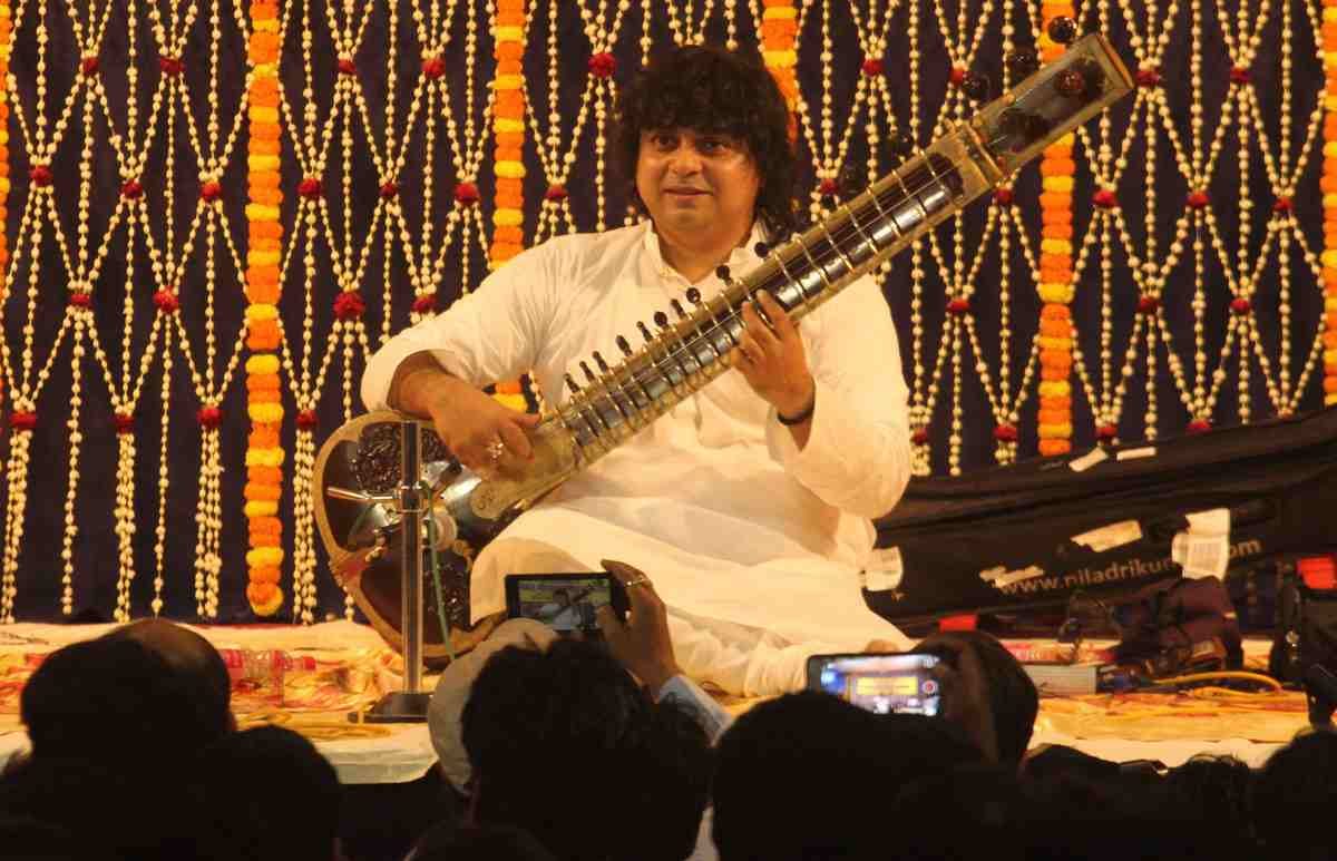 Neeladri kumar play sitar in sankatmochan music festival