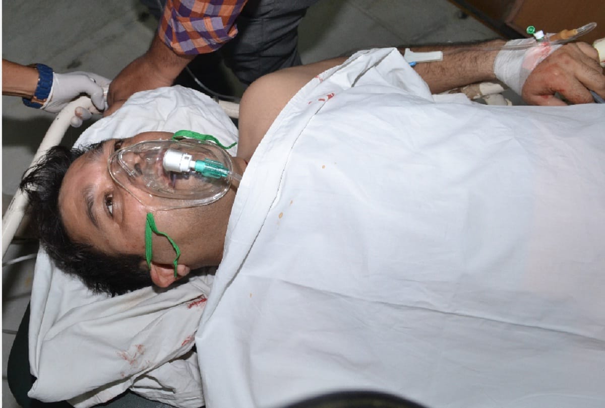 A journalist admitted to hospital after shot by unidentified men in Ghaziabad