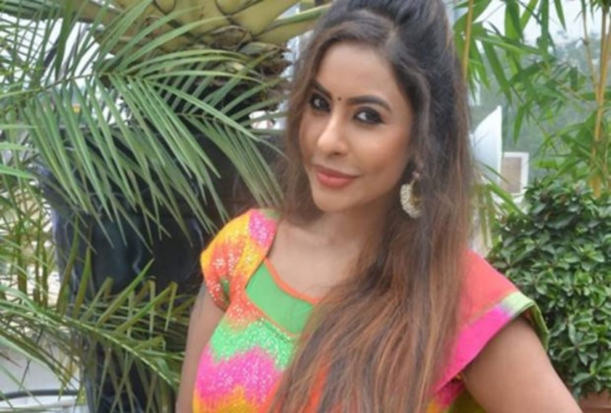 Actress Sri Reddy alleged Telugu film producer son forced to sexual relation in studio