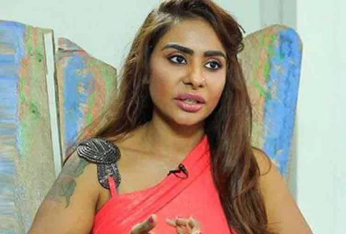 Actress Sri Reddy alleged Telugu film producer son forced to sexual relation in studio
