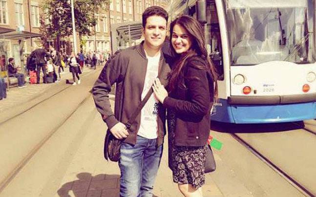 ias 2015 topper tina dabi and second topper get married in kashmir 