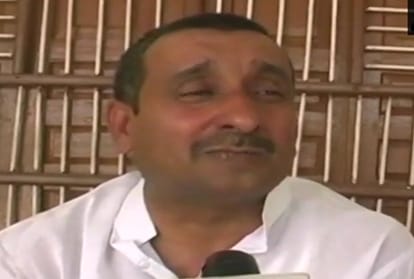 attempt of suicide in front of CM aawas
