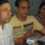प्रेस कांफ्रेंस करते आईएमए के पदाधिकारी।