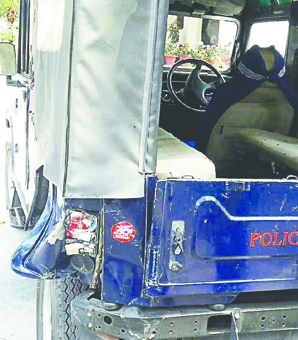 Goskers crashed into police jeep, firing
