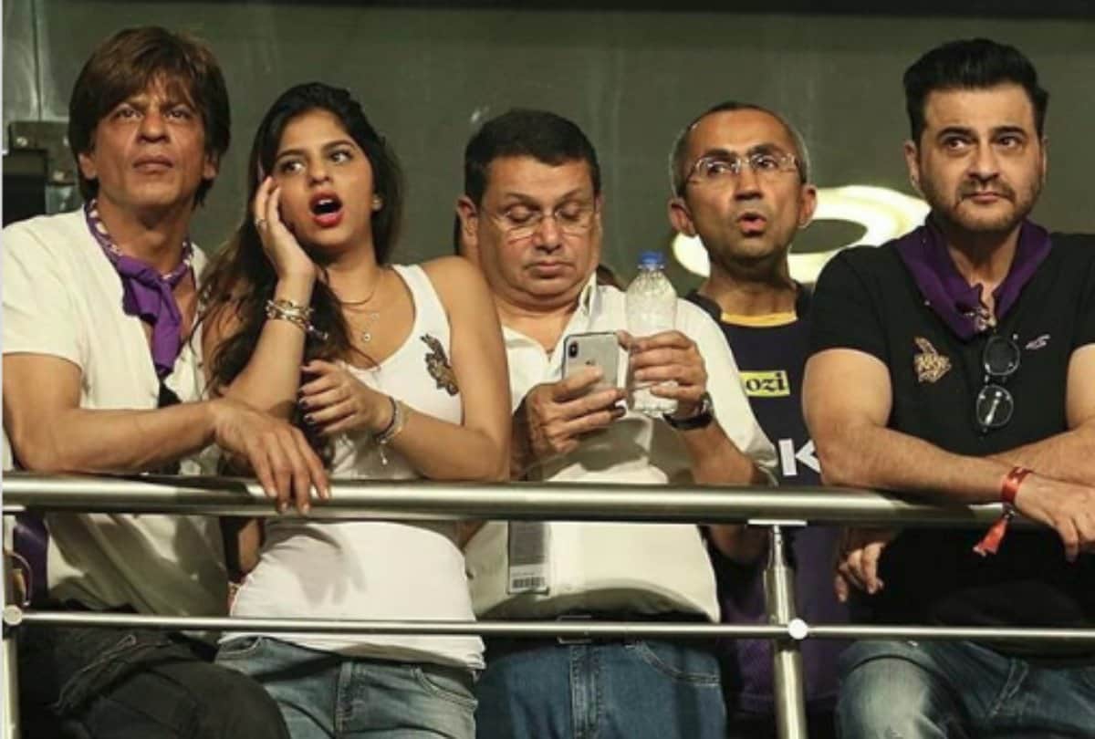 suhana khan spotted with his father shahrukh khan at ipl match