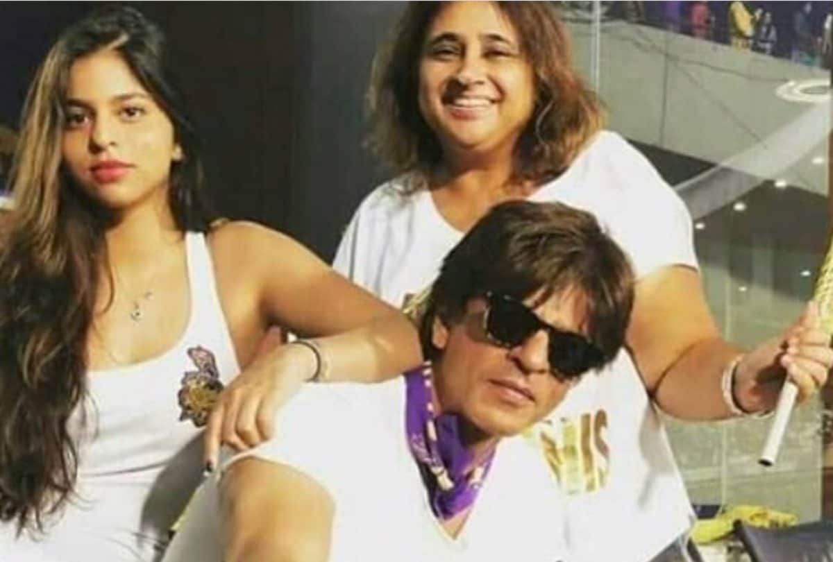 suhana khan spotted with his father shahrukh khan at ipl match