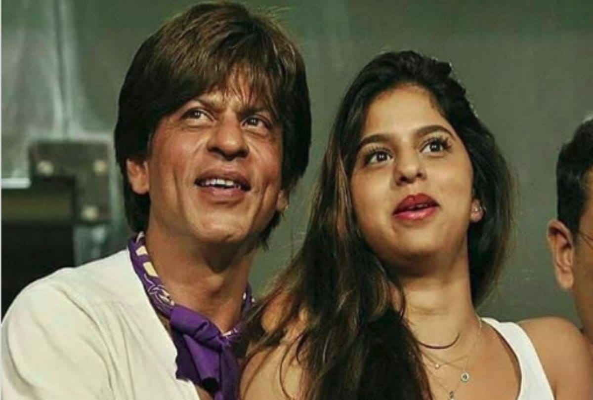 suhana khan spotted with his father shahrukh khan at ipl match