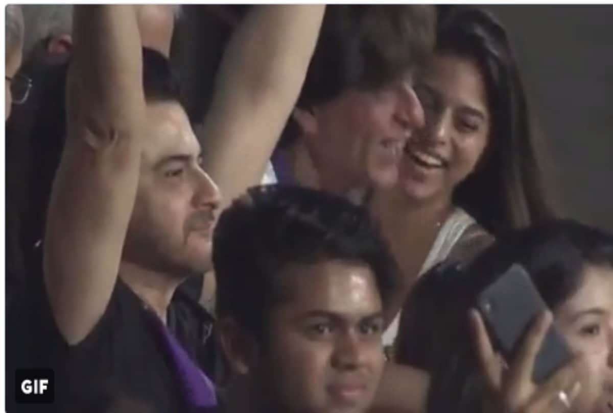 suhana khan spotted with his father shahrukh khan at ipl match