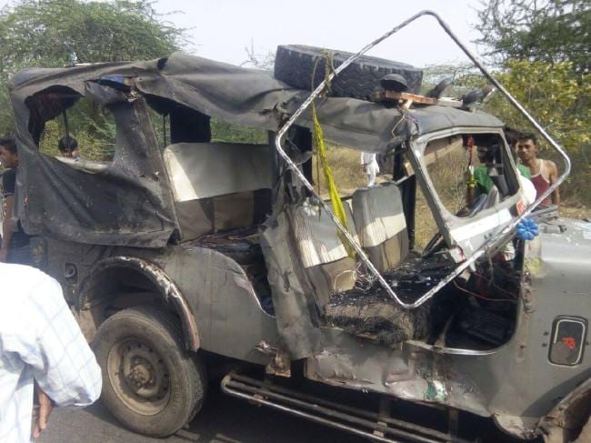 seven died in road accident in Agra