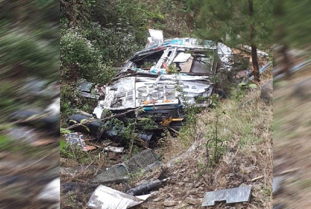 Truck Accident in karnaprayag dead body rescue photos
