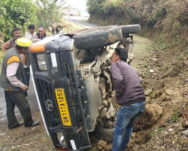 Truck Accident in karnaprayag dead body rescue photos