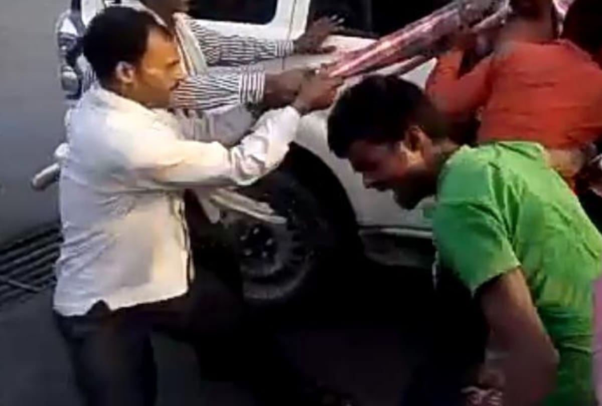 men beaten truck driver and cleaner