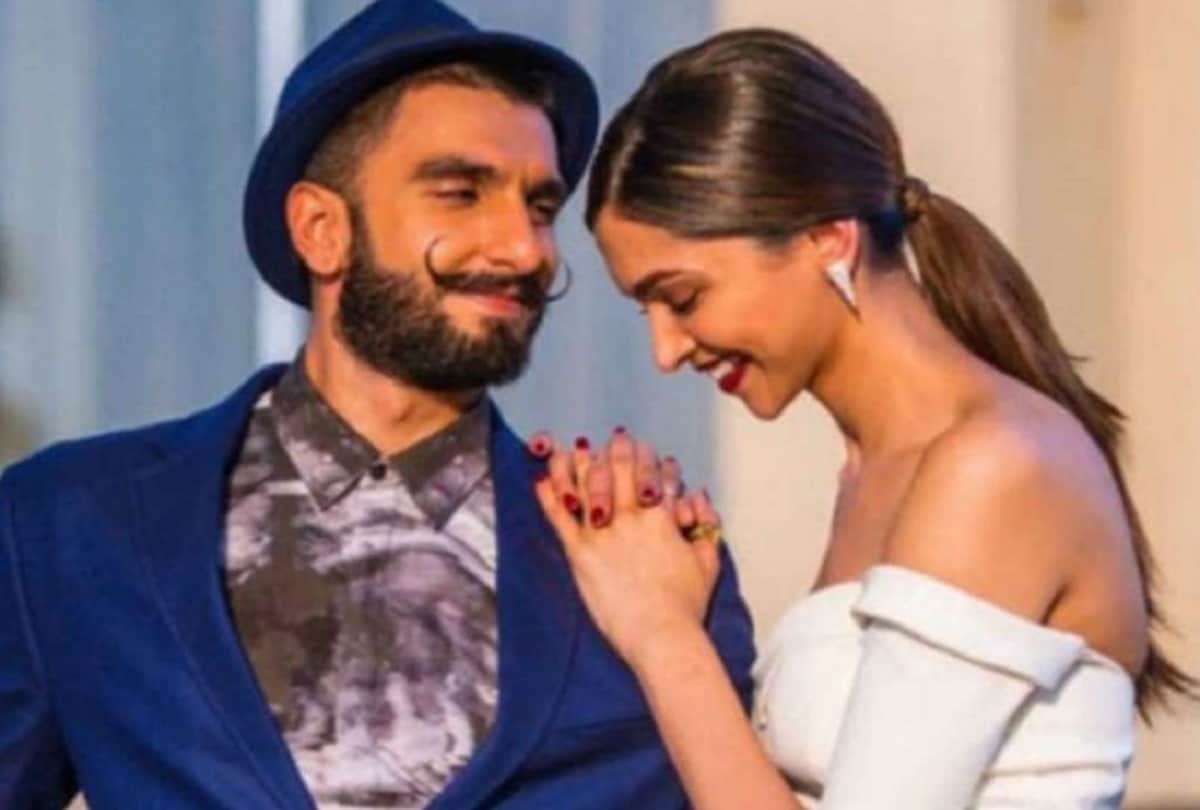 Deepika Padukone And Ranveer Singh Spotted during Enjoying Holiday