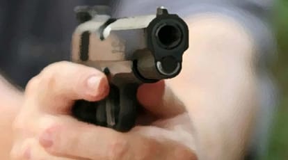 Firing in Baghpat and 5 people injured, sent the accused to jail