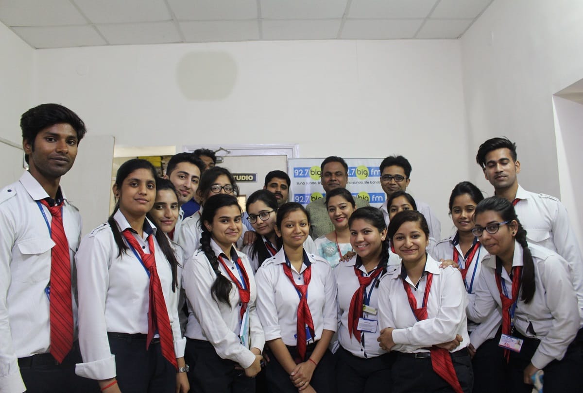 Students of invertis university arrived at Big FM, learned to become RJ quality