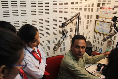 Students of invertis university arrived at Big FM, learned to become RJ quality