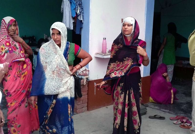 गांव रुस्तमपुर में लाखों की डकैती