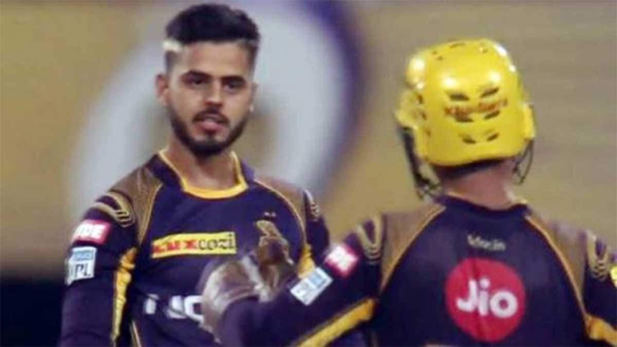 IPL 2018: Virat Kohli gifts Nitish rana cricket bat after all conflict