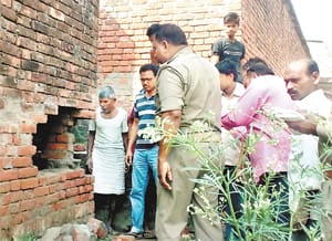 theves in pradhan house