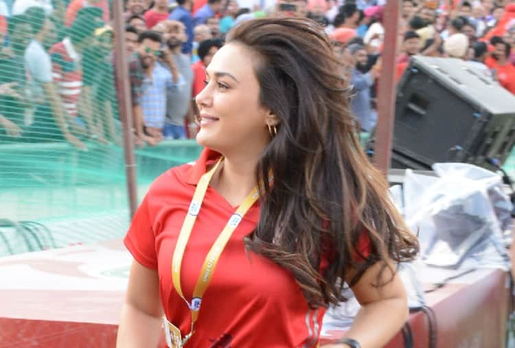 ipl match, kings XI punjab owner Preity Zinta in Mohali Stadium