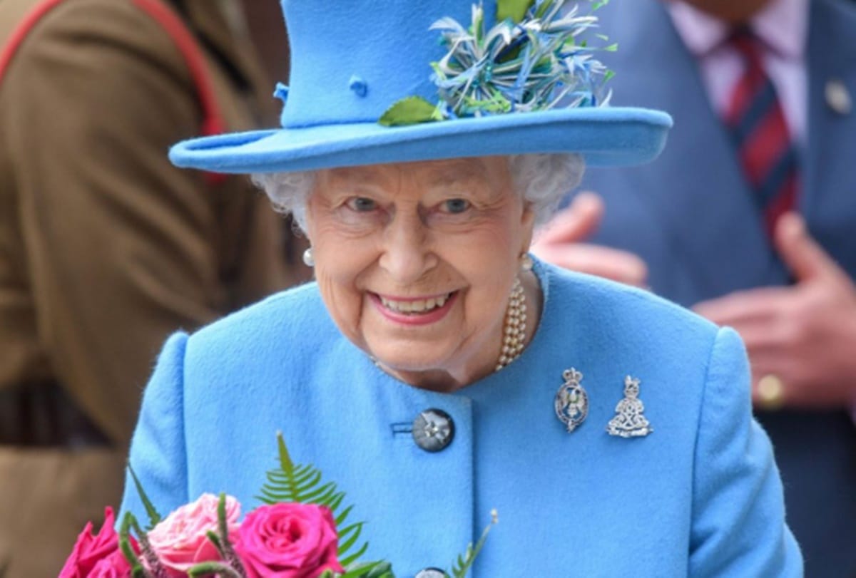 Britain Queen Elizabeth II traveled more than 100 countries without visa and passport