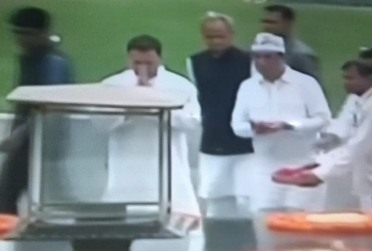 bjp leader harish khurana alleges congress leader that they had breakfast before fast at rajghat