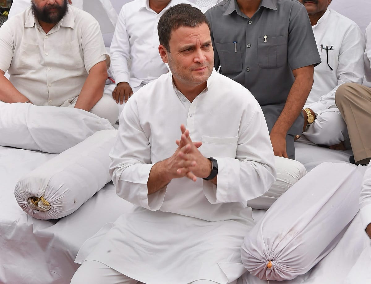 rahul gandhi can not speak with out notes says bjp