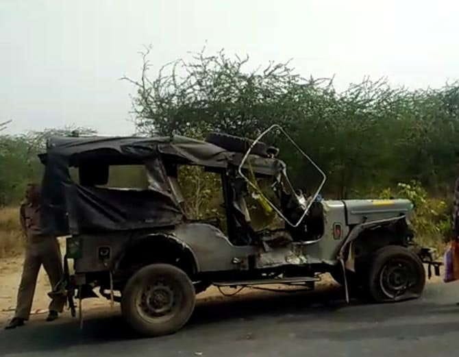 seven died in road accident in Agra