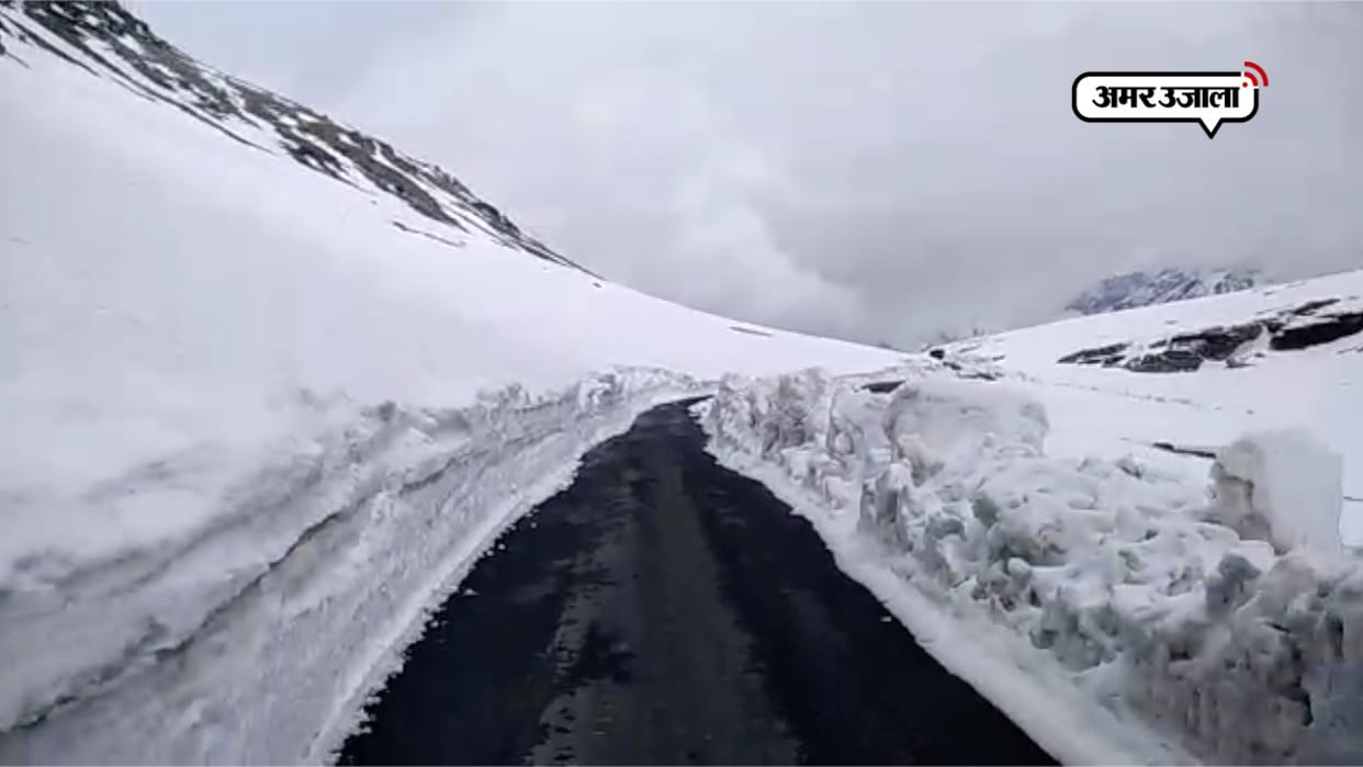 रोहतांग में 20 सेंटीमीटर ताजा बर्फबारी, यातायात ठप
