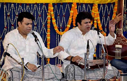 Fifth night programme in sankatmochan music festival