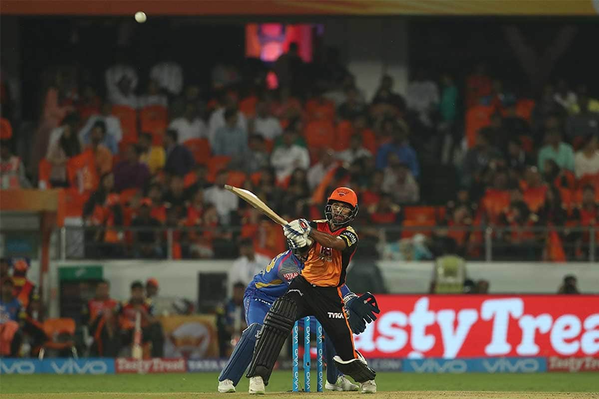 IPL 2018:SRH opener Shikhar Dhawan injured against Kings Eleven Punjab