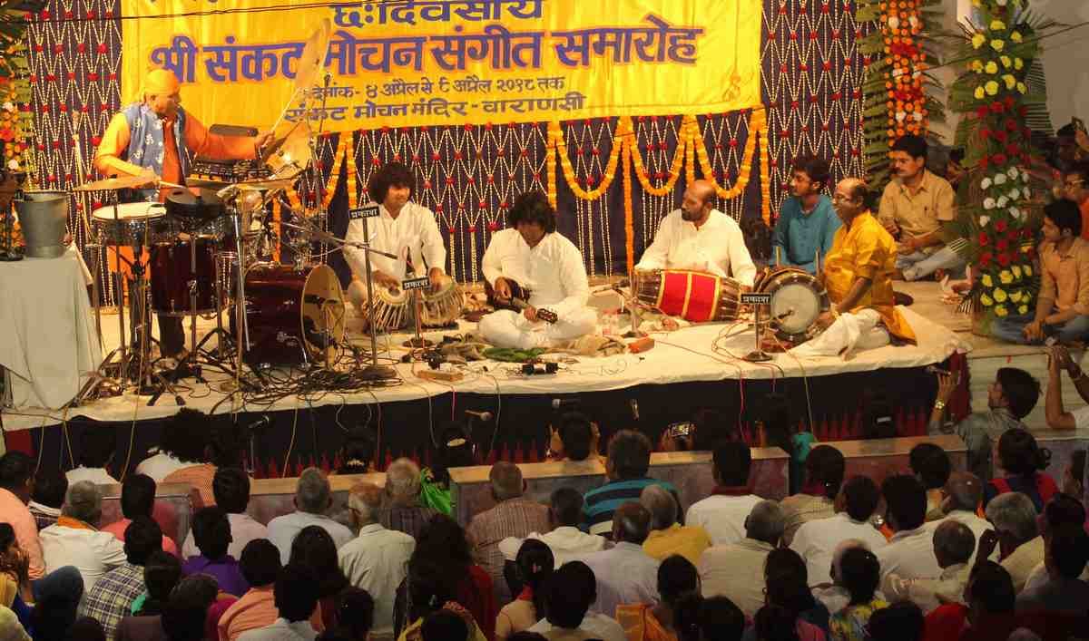 Anandan sivamani performed in sankatmochan music festival