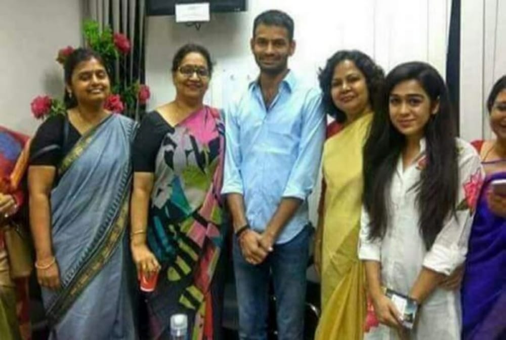 Lalu Prasad Yadav's son Tej Pratap yadav meets his Fiancee Aishwarya Rai at patna airport 