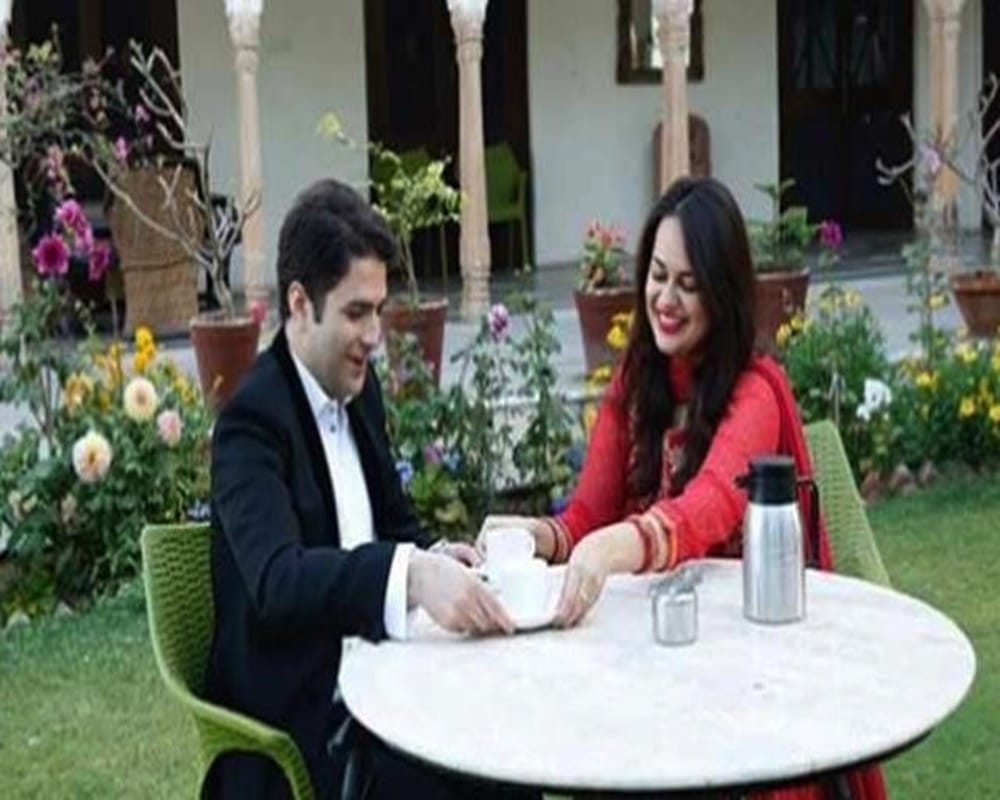 Know UPSC topper Tina Dabi love story who tied the knot with 2nd topper Athar Aamir in Kashmir 