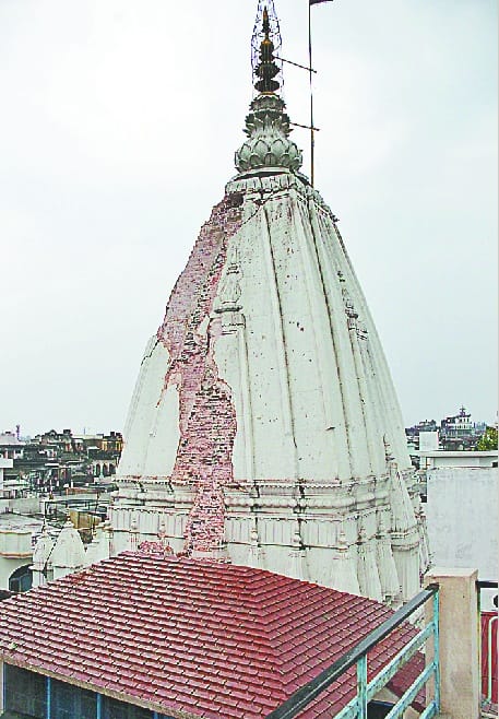 Lightning with a blast on the Jain temple