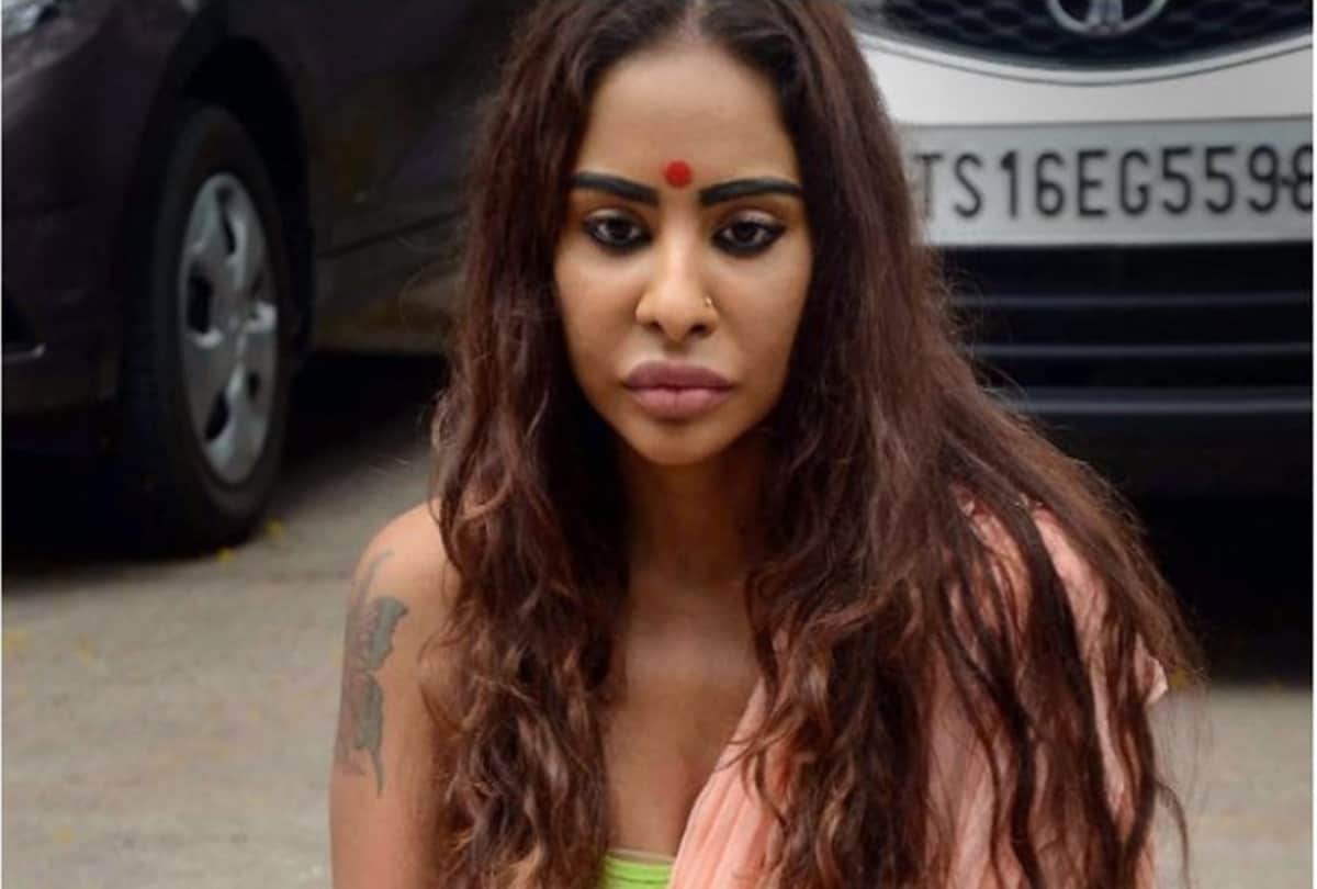 After intimate pictures with Abhiram Daggubati Sri Reddy now leaks private chat 