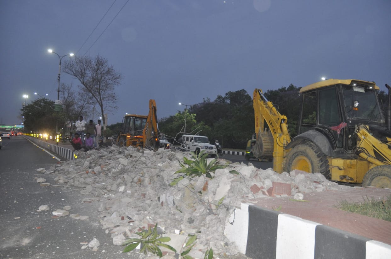 new u turn on lohia path in front of fun mall