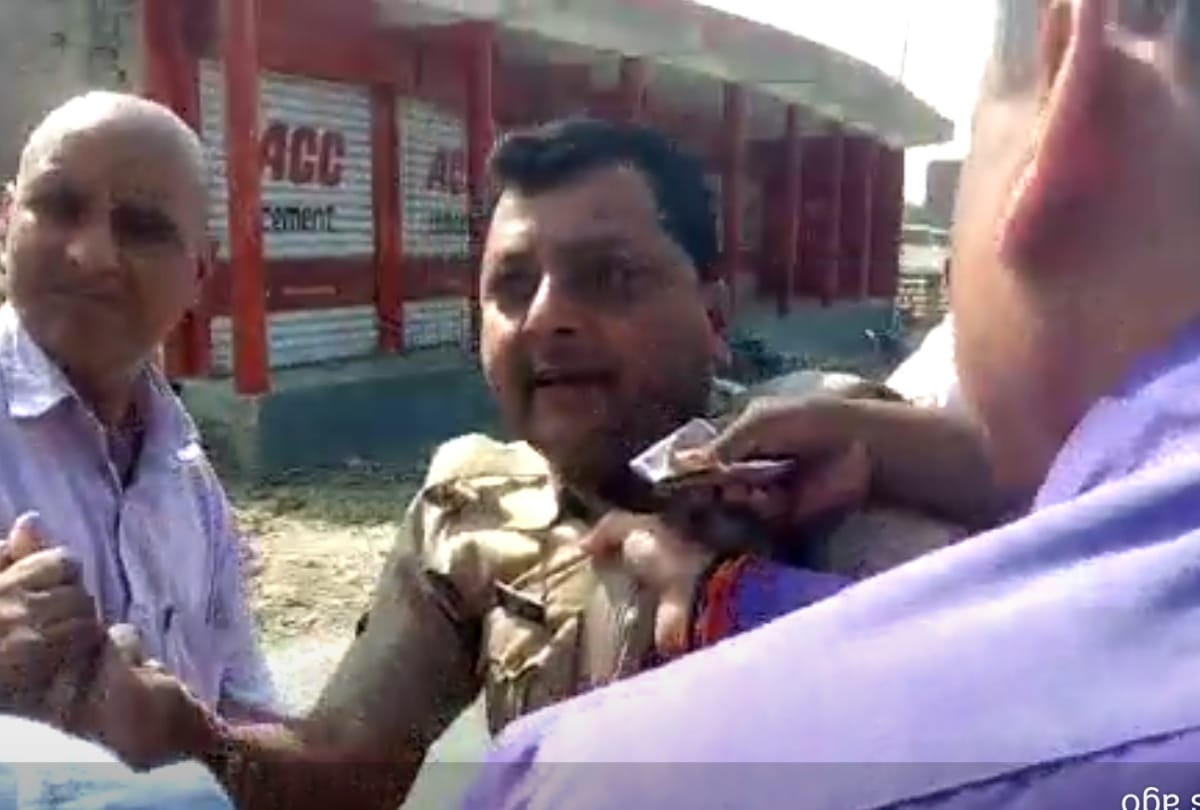 up police constable arrested while taking bribe 