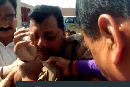 up police constable arrested while taking bribe 
