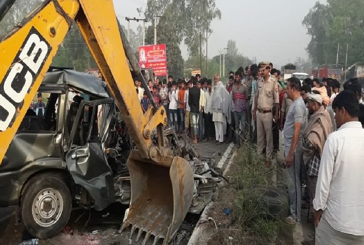 Big Accident in Shamli district, nine people killed, three injured