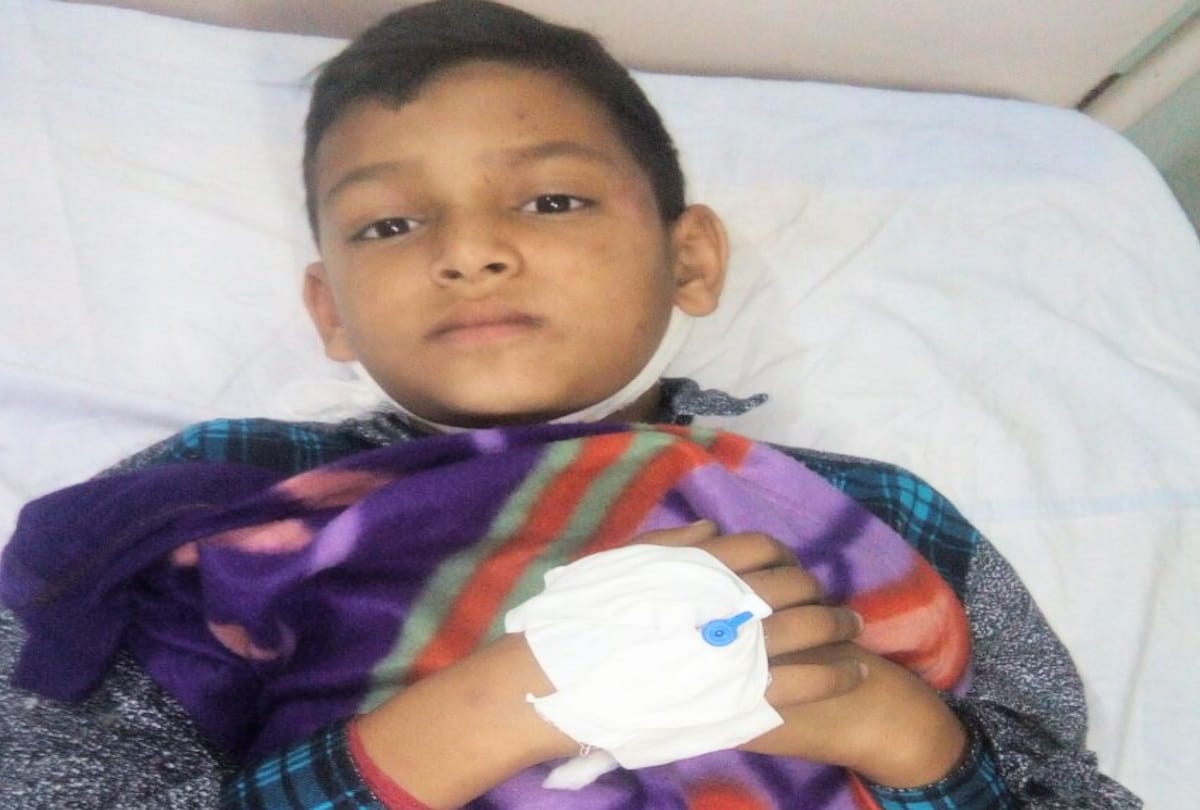 child fell off from bus reported about nurpur painful incident