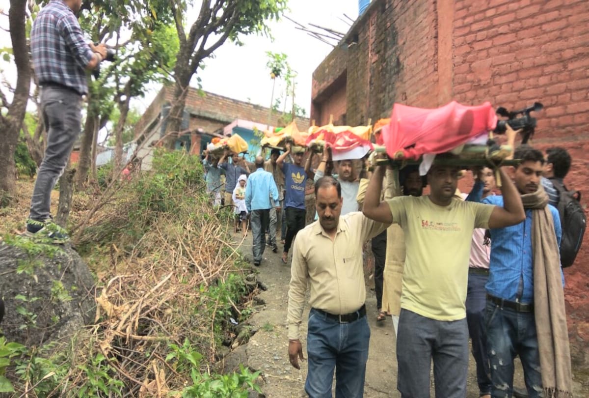 nurpur school bus accident, there is a atmosphere of mourning in six village kangra