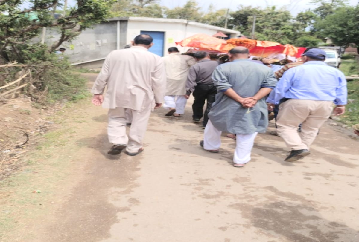nurpur school bus accident, there is a atmosphere of mourning in six village kangra