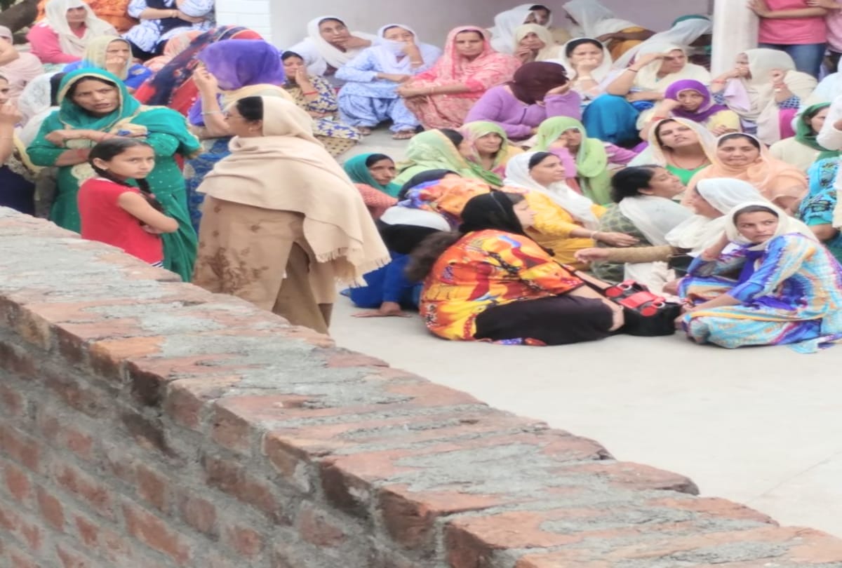 nurpur school bus accident, there is a atmosphere of mourning in six village kangra
