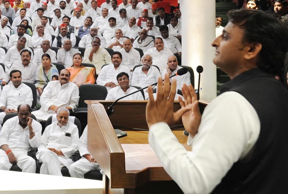 akhilesh yadav addresses party leaders over SP and BSP alliance.