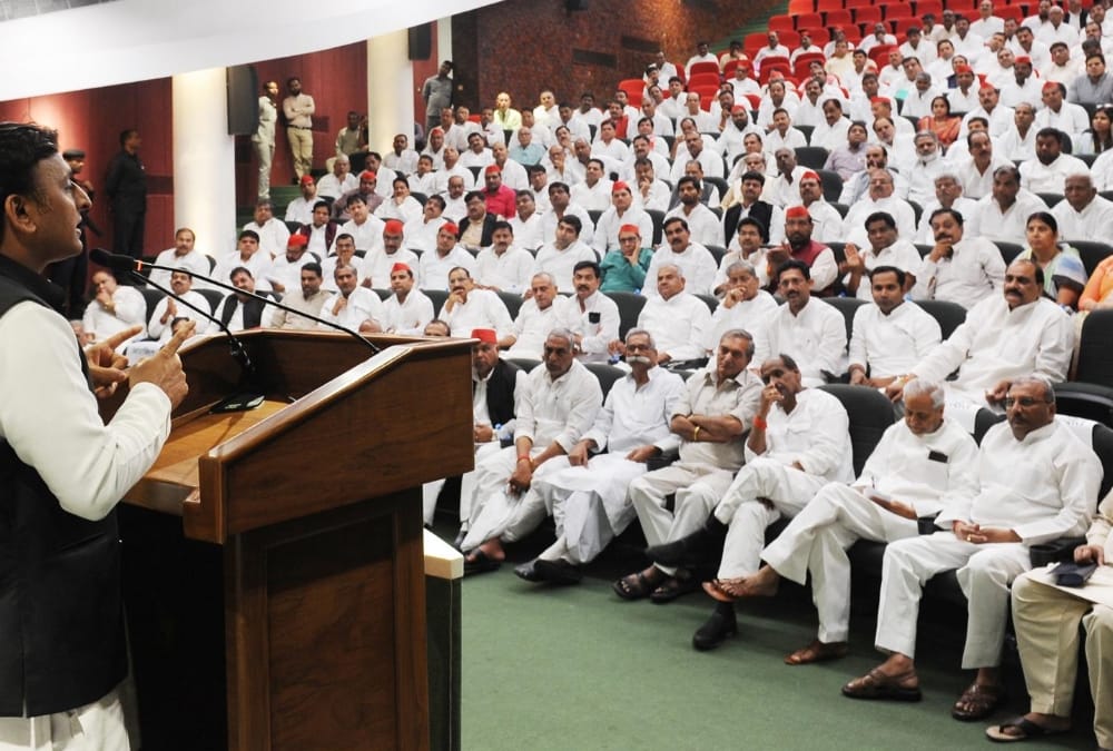 akhilesh yadav addresses party leaders over SP and BSP alliance.