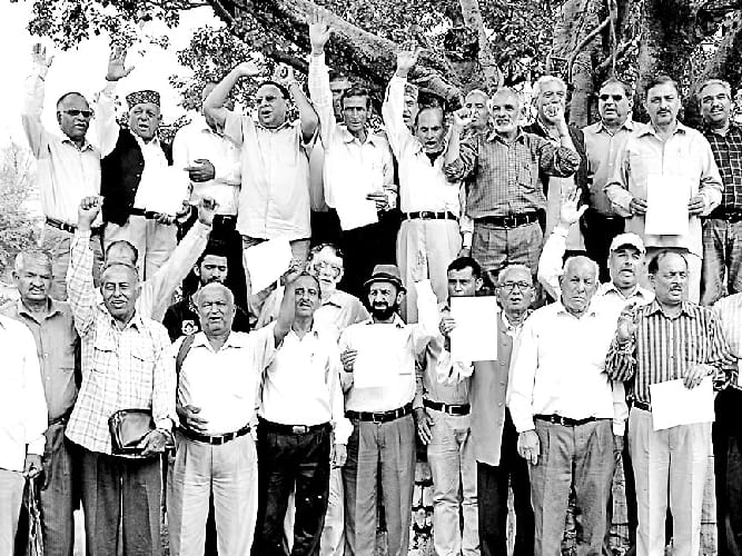 जातिगत आरक्षण के खिलाफ बिलासपुर में धरना-प्रदर्शन