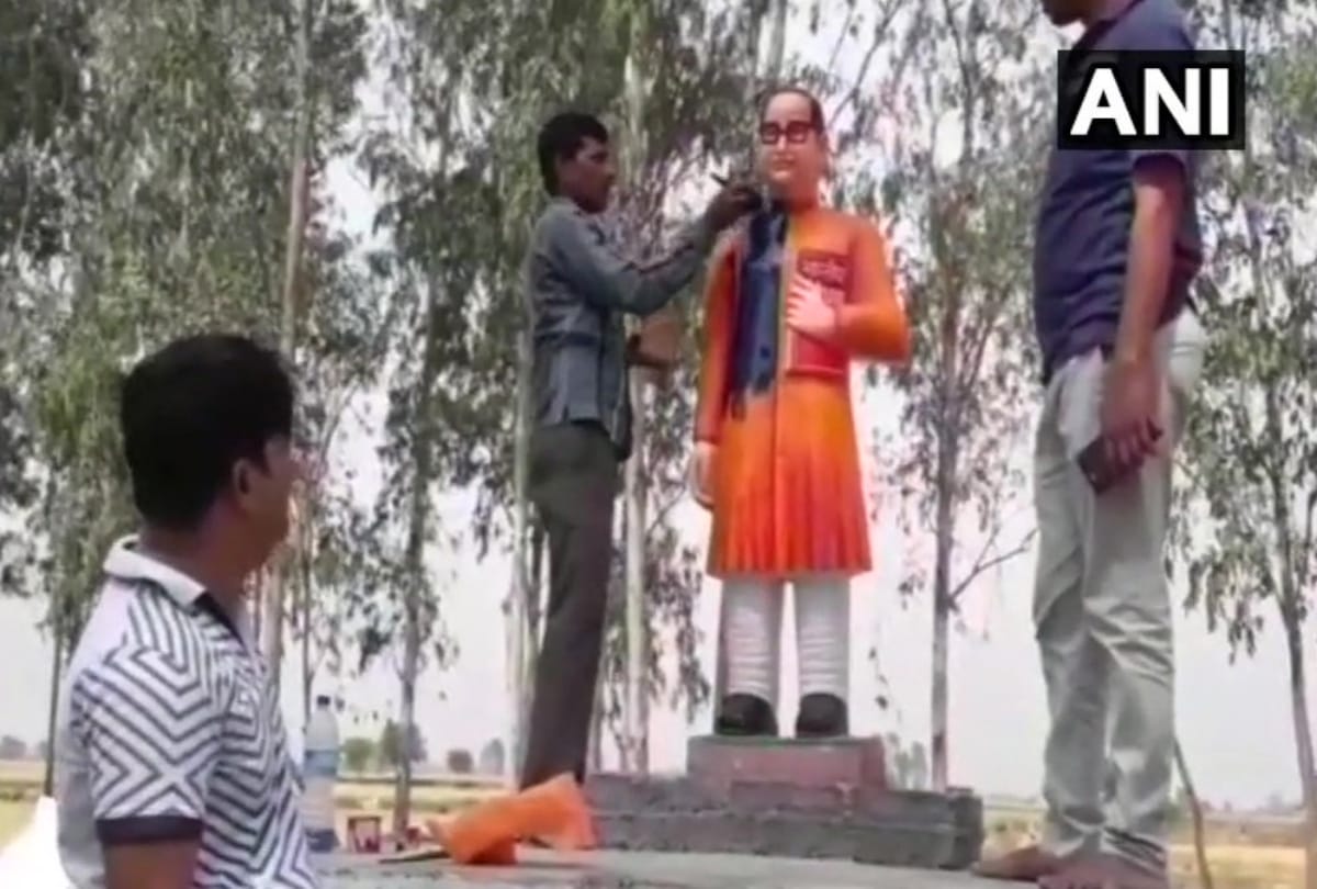 BSP chief in Badayun took a saffron image of Baba Saheb