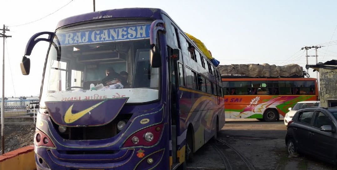 unnecessary buses between india-nepal should be stopped